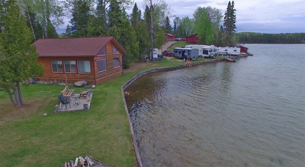 Pasha Lake Cabins night